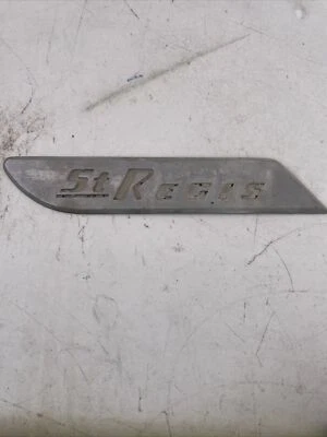 Chrysler New Yorker St Regis 1956 moldura, emblema OEM PN 1621401. Foto 1 de 3