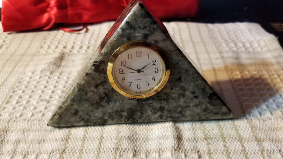 Granite Desk Clock 4.5" x 3" x 1" - runs , keeps time, new battery - Image 1 of 4