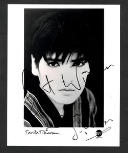 Tanita Tikaram 1995 autografiado East West 8"x 10" blanco y negro foto promocional - Imagen 1 de 2