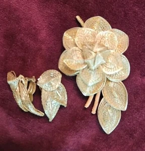 Goldtone Wire Flower Brooch Earrings Germany 1960s - Picture 1 of 17