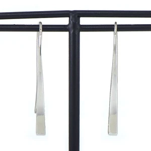 GUCCI Hook Pierced Earrings Bar 750(18K) White Gold - Picture 1 of 9
