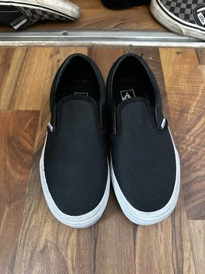Furgonetas sin cordones de cuero negro perforado talla 2 para niños Foto 1 de 4