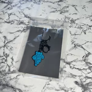 Llavero KAWS NGV Blue Chum nuevo auténtico 2019 - Imagen 1 de 4