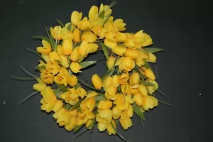 A Spring/Easter handcrafted wreath with silk Yellow Tulips very striking - Picture 1 of 3