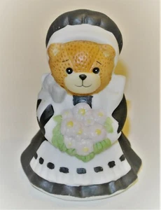 Lucy & Me Rigg Thanksgiving Pilgrim Bear Rose Bouquet to dinner Enesco 1990 Vntg - Picture 1 of 2