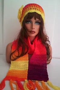 SET CAPPELLO E SCIARPA LUMINOSO MULTICOLORE ALL'UNCINETTO A MANO FIORE BERRETTO TESCHIO BERRETTO DA SCI - Foto 1 di 6