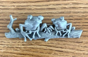 Vintage JJ Pewter Brooch Pine Frogs on Branch - Picture 1 of 5
