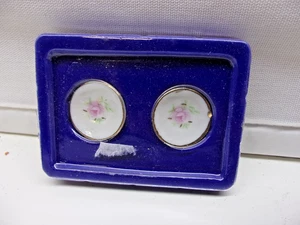 Puppenhaus  Puppenstube - 2 TELLER MIT GOLDRAND  NEU IN OVP - Bild 1 von 1