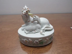 Vintage Enesco Spieluhr 1986 "You Needed Me" 2 Einhörner *selten* - Bild 1 von 16