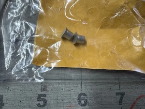 QTY 2 NEW OEM Tesla Model S 3 X Y SPR RIVET C 5X6 1026941-00-A - Foto 1 di 2