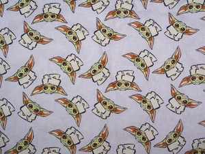 9"x21" Fabric scrap BABY YODA Mandalorian The child 100% Cotton - Picture 1 of 1