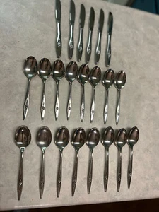 Oneidacraft Deluxe Stainless Flatware 22 pc Set in the “My Rose” Spoons/Knives - Picture 1 of 6