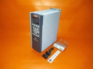 Danfoss VLT Frequency Converter FC-302P1K1T5E20H1XGxxxxSxxxxAXBXCxxxxDX - 1.1 kW - Picture 1 of 4