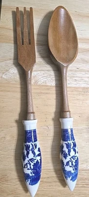 "Juego de servir ensalada de madera de colección con asas de porcelana azul blanco 11 1/2""" Foto 1 de 4