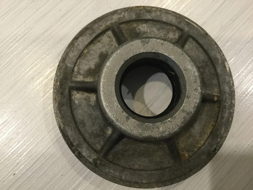 1997 SUZUKI 115HP 140HP OIL SEAL HOUSING 11431-94600 - Image 1 of 1