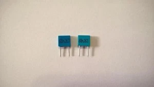 ZMM296 Lot of 50pcs B32529C0683J MKT Series Film Capacitor 0.068uF 5% 63V Radial - Foto 1 di 4