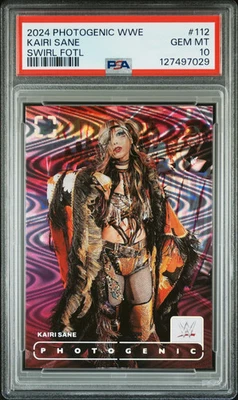 Panini Photogenic WWE 2024 Kairi Sane #112 Swirl Fotl 1/6 PSA 10 Foto 1 de 2