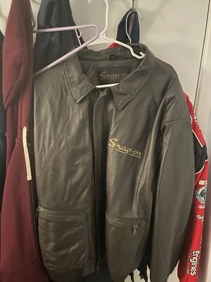 CHAQUETA BOMBER SNAP-ON Retro CUERO Para hombres XL Marrón Oscuro Edredón Forrado ¡USADA EN EXCELENTE ESTADO! Foto 1 de 4