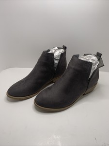 journee collection womens round toe pinhole faux suede boots