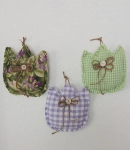 Tulips Spring Flowers Green & Purple Print Fabrics Tier Tray Wreath Accents - Bild 1 von 3
