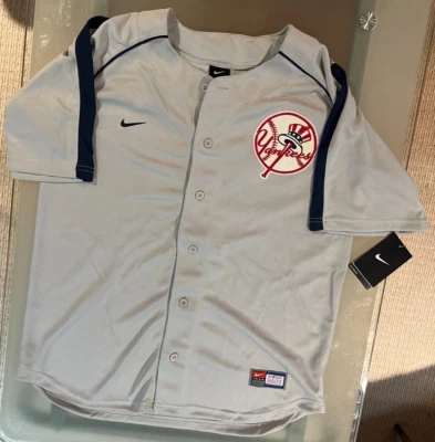 Camiseta deportiva juvenil Nike MLB de los Yankees de Nueva York L 16/18 totalmente nueva con etiquetas originales venta al por menor $50 Foto 1 de 4