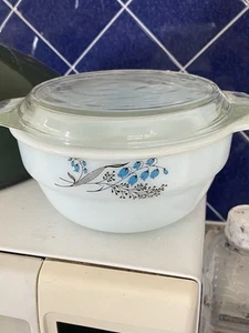 Vintage Pyrex Casserole Dish And Lid 6” Diameter - Picture 1 of 4