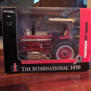 Ertl Precision Series 8 International 1456 1:16 Scale - Picture 1 of 16