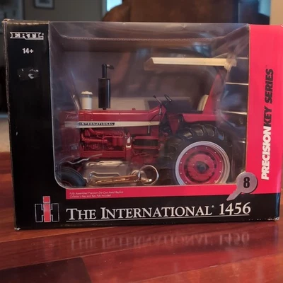 Ertl Precision Series 8 International 1456 1:16 Scale - Image 1 of 4