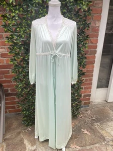 Vintage Peignoir Robe Silky Nylon Fabric Button Wide Sweep Medium Large M/L - Picture 1 of 12