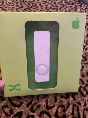 Apple iPod Shuffle 1st Generation White 512 MB New In Box - Image 1 of 4