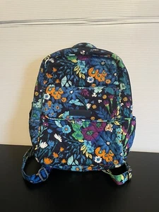 Vera Bradley Midnight Blues kleiner Rucksack selten gebraucht, in einwandfreiem Zustand Blumendetail - Bild 1 von 5