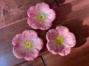 🌸DESERT ROSE 🌸 FRANCISCAN SET OF 3 FLOWER BUTTER PATS ASH TRAYS USA CA MINT - Picture 1 of 10