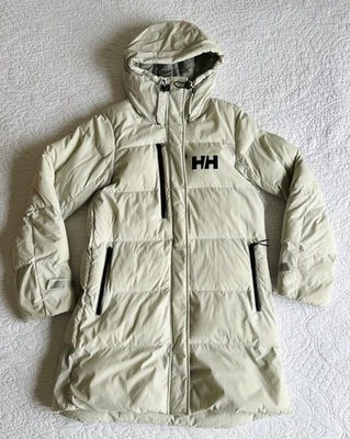 Parka hinchada Helly Hansen Adore para mujer talla grande blanco roto gris claro bolsillos Foto 1 de 4