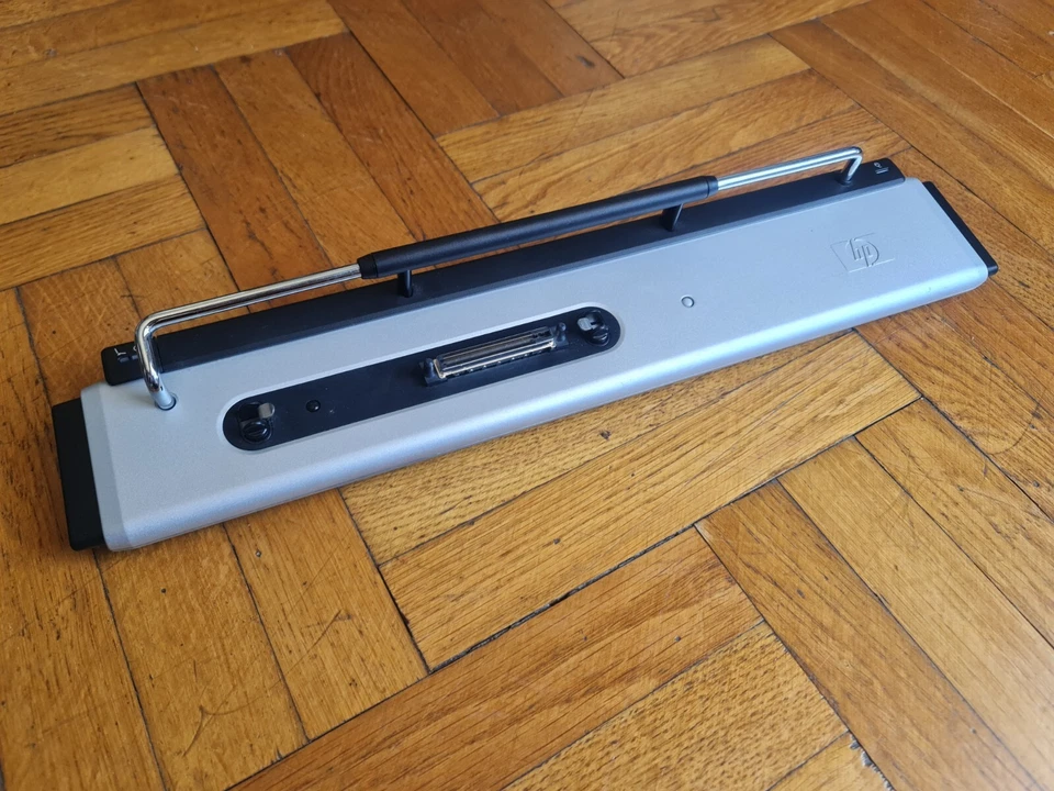 Estación de acoplamiento replicadora de puertos HP Compaq PR1001 DC367B Foto 1 de 4