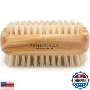 Spazzola per unghie in setole di cinghiale originale con manico in vero legno di ulivo MADE IN GERMANY - Foto 1 di 5