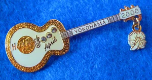 YOKOHAMA DIAMOND* PIEDRAS Y DULCE FLOR DE GUISANTE PIEDRA DE NACIMIENTO GUITARRA Hard Rock Café PIN - Imagen 1 de 1