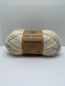 Lion Brand Re-Spun Thick & Quick Yarn Whipped Cream 223 yd Lot#15 Polyester - Picture 1 of 5