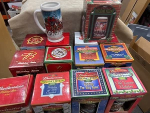 Budweiser Holiday Bierkrüge. Lot 14 1997, 1999-2011. Alles in Kartons aber 2007 - Bild 1 von 7