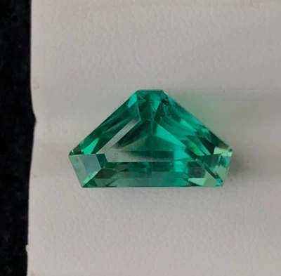 Piedra preciosa suelta de Afganistán con forma de billón de kuncita calentada corte natural de 9,16 quilates Foto 1 de 4