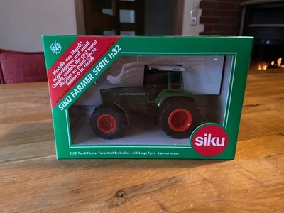Siku Farmer 1:32 Fendt 926 Favorit con pneumatico largo trattore, trattore 3158 - Immagine 1 di 4