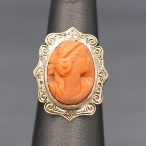 Antiker viktorianischer Korallen Kamee Ring mit graviertem Rahmen in 10k Gelbgold - Bild 1 von 10