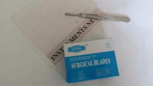 100 lame per bisturi #21 + 1 manico per bisturi # 4 - Foto 1 di 5