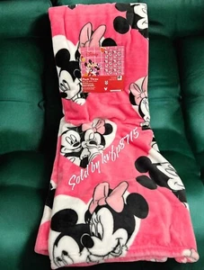 Valentine’s Day Pink Plush Throw Blanket 50x70 Disney Minnie Mickey Mouse Love - Picture 1 of 2