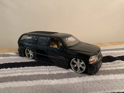 Yukon XL DENALI escala 1/24 Jada Toys DUB CITY GMC 2002 LEER Foto 1 de 4