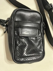 BOTTEGA VENETA Umhängetasche schwarz Echtleder kompakt Crossbody - Bild 1 von 9