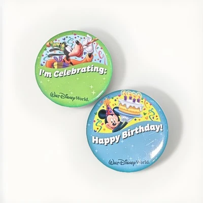 Lote de botones Walt Disney World - Feliz cumpleaños Mickey & I’m Celebrating Goofy Foto 1 de 4
