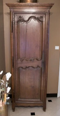 BONNETIÈRE EN CHÊNE MASSIF DÉBUT XXe - Photo 1/4