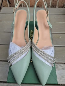Ladies Sandals - Picture 1 of 4