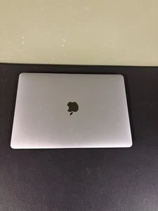 Apple MacBook Air 13 in 2020 Space Grau/Apple M1.OHNE HD/SSD.VERKAUFT-WIE BESEHEN. - Bild 1 von 7