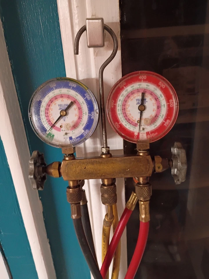 Ritchie Yellow Jacket Manifold Gauges - R12 R22 R502 - Test and Charging w/Hoses - Image 1 of 2